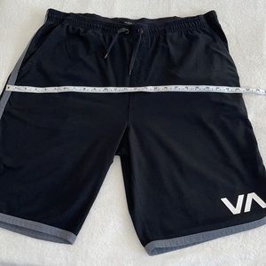 RVCA Mens work out shorts XL